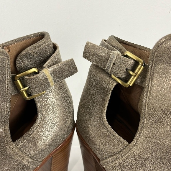 Donald J Pliner Leather Gold and Silvery Peep Toe Shoes - Picture 5 of 10